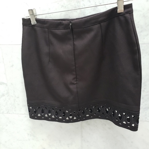 Black Mini Skirt with circle cutouts Size M - Picture 3 of 4